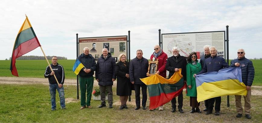 Atidengtas atminimo ženklas, skirtas Sūduvos krašto šviesuoliams 