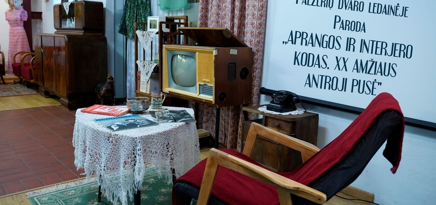 Paroda Paežerių dvare APRANGOS IR INTERJERO KODAS. XX AMŽIAUS ANTROJI PUSĖ